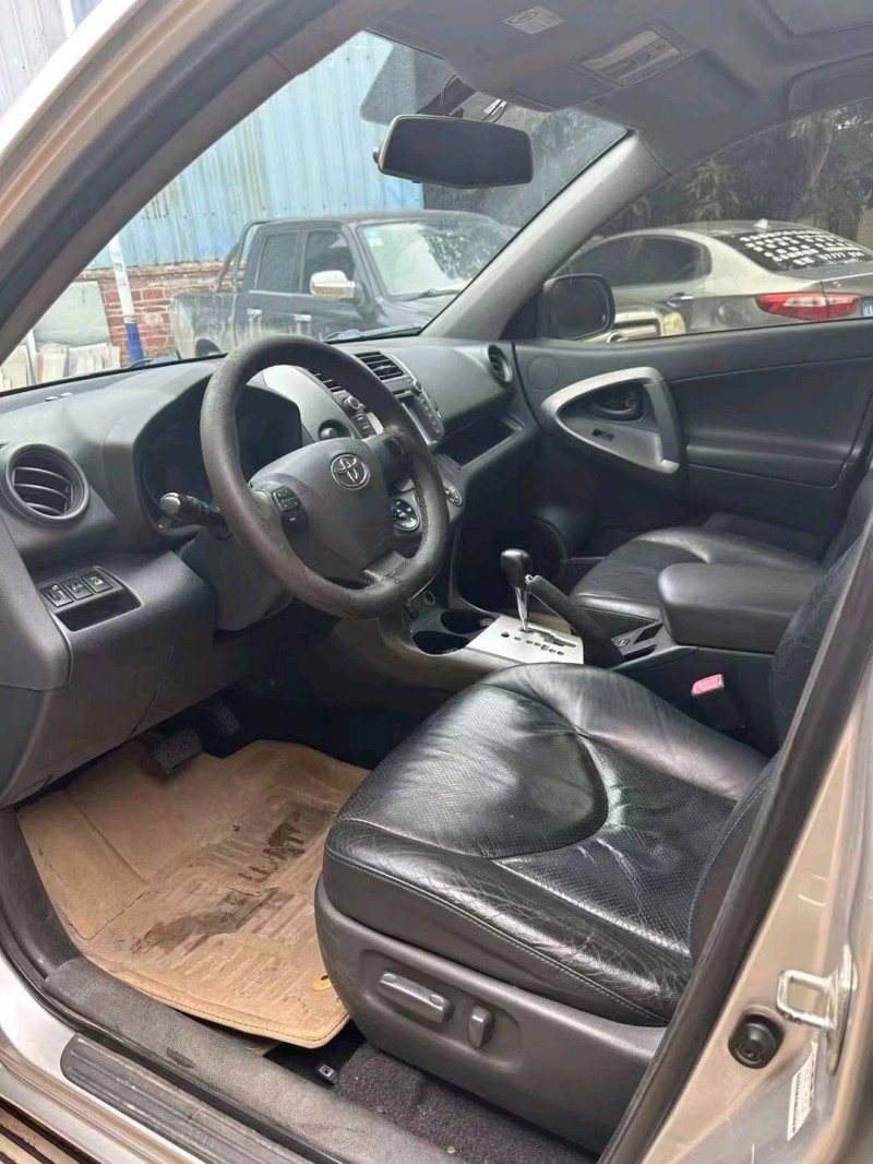 欽州13年豐田RAV46
