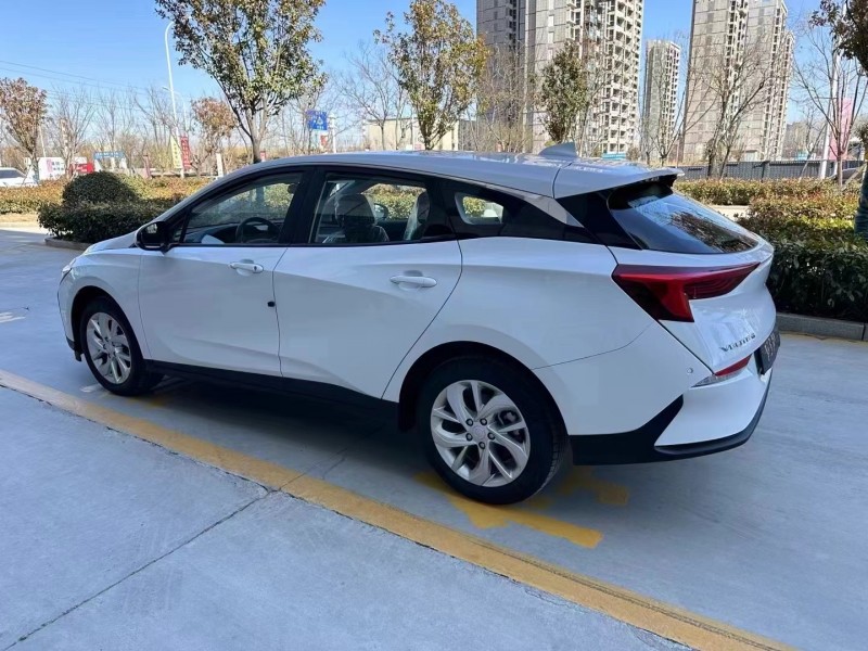 济宁23年别克微蓝5