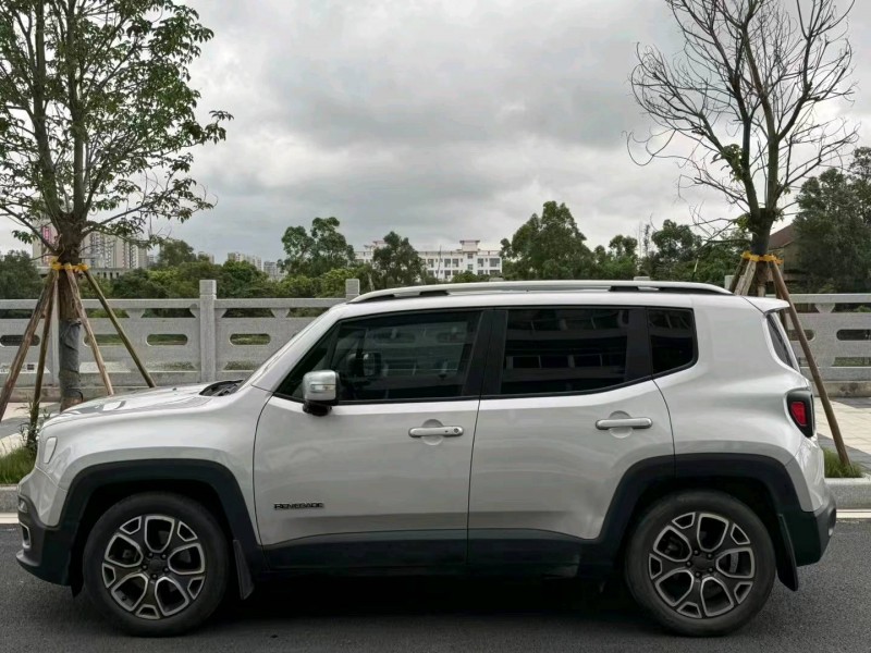 珠海17年Jeep自由光3