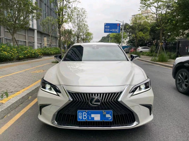 广州21年雷克萨斯ES1