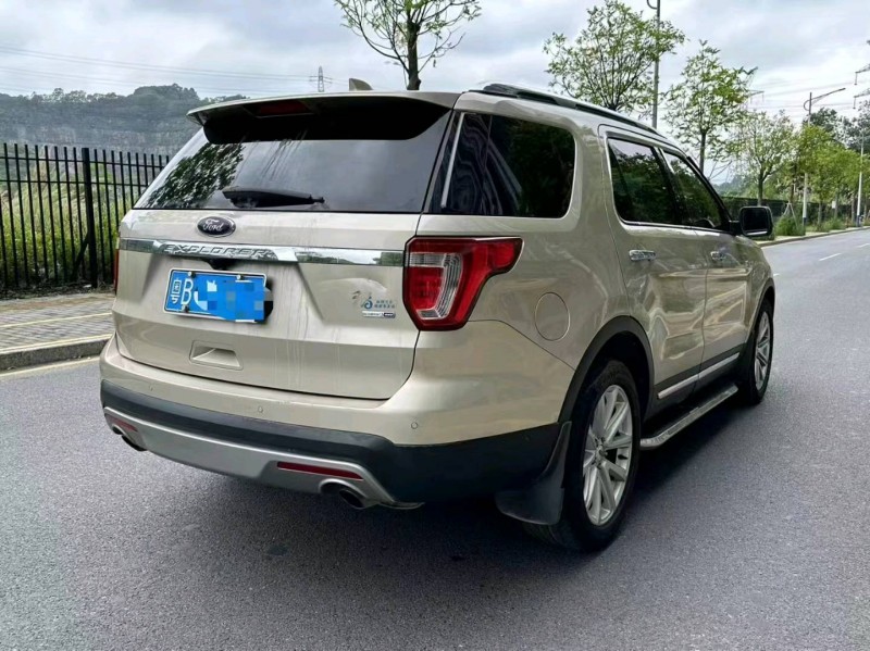 徐州17年福特探险者8