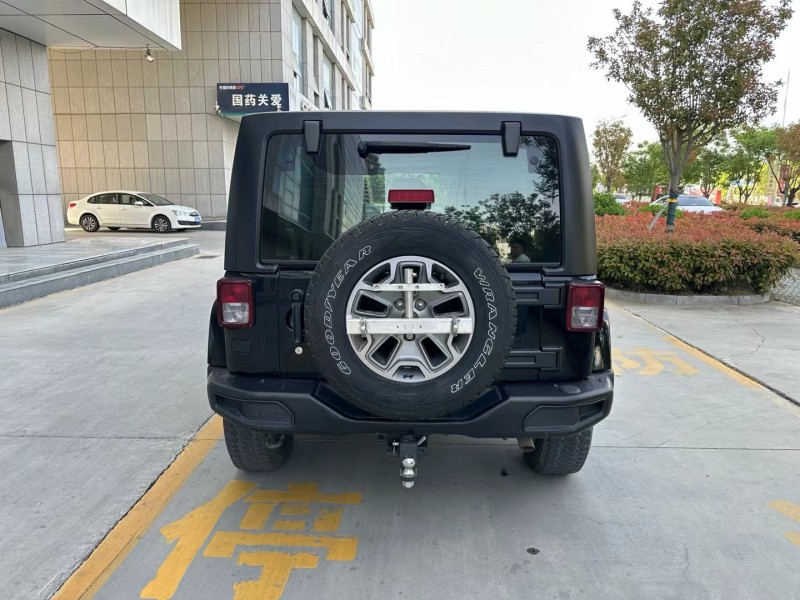 济宁15年Jeep牧马人7