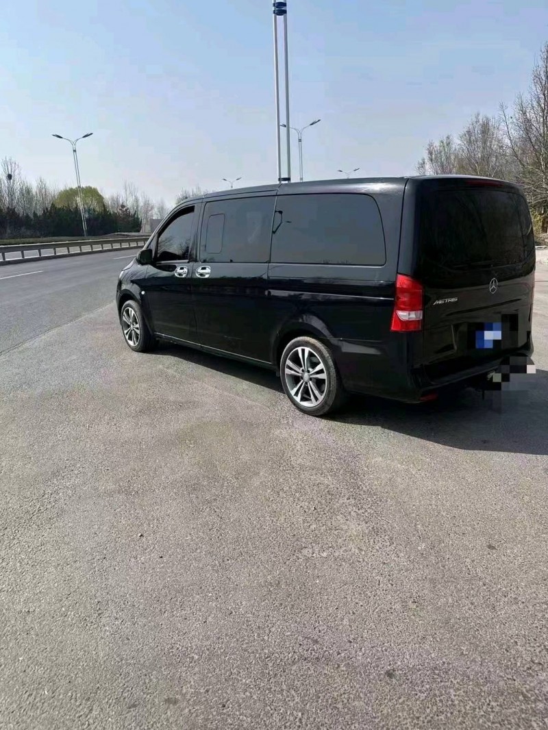 东营17年奔驰唯雅诺5