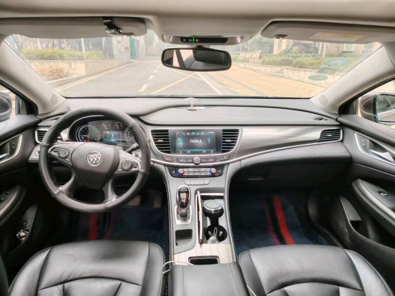 苏州18年别克君越5