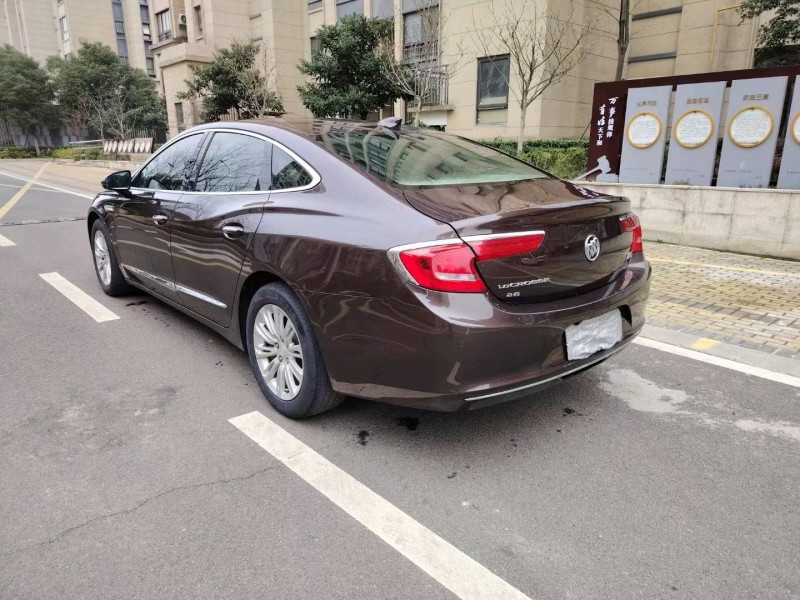 苏州18年别克君越8