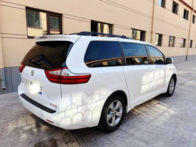 潍坊15年丰田塞纳4