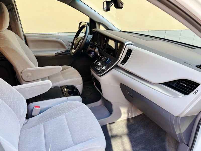 潍坊15年丰田塞纳7