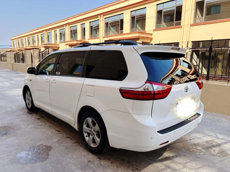 潍坊15年丰田塞纳8