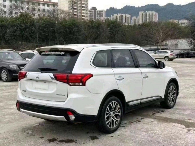 东营18年三菱欧蓝德5