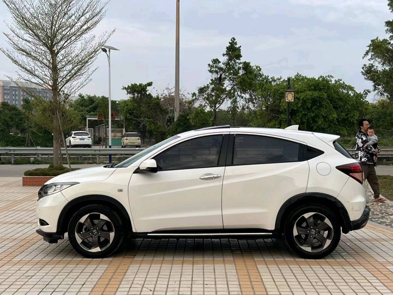 汕头17年本田缤智3