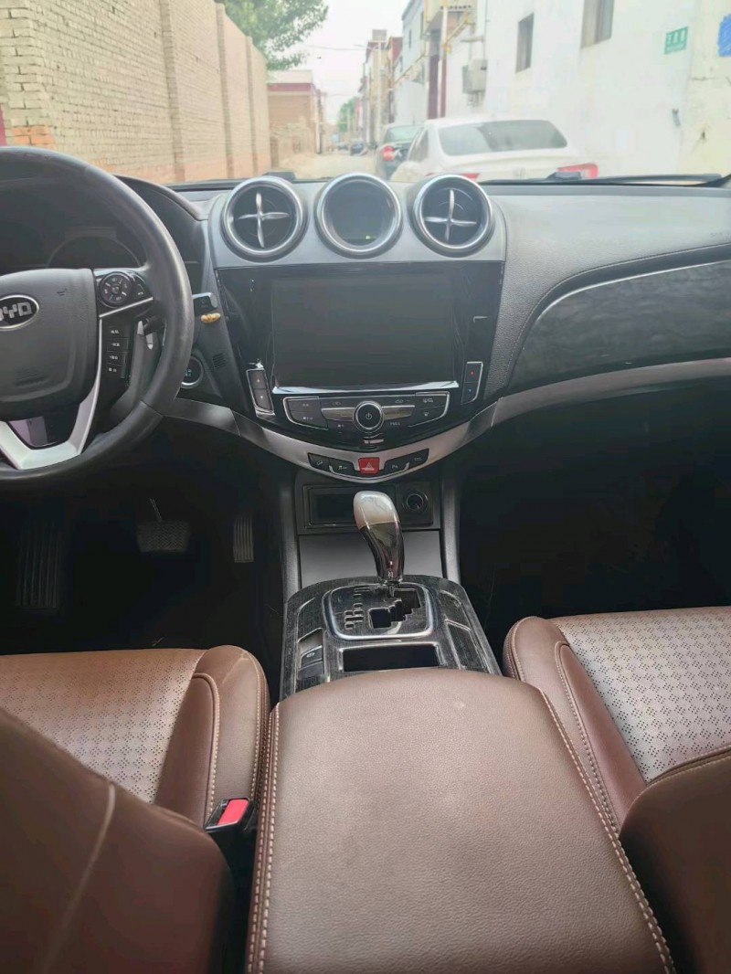 保定17年比亚迪S77