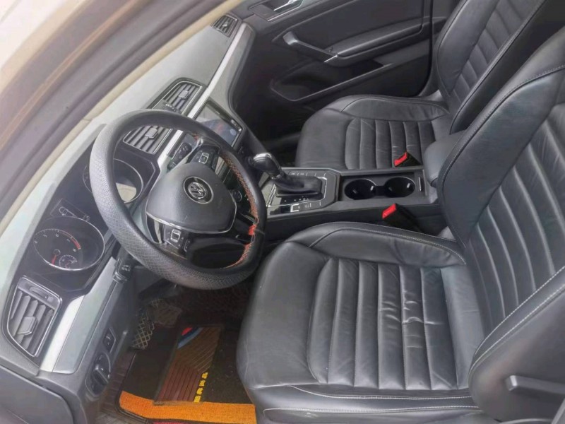 保定17年大众凌渡7