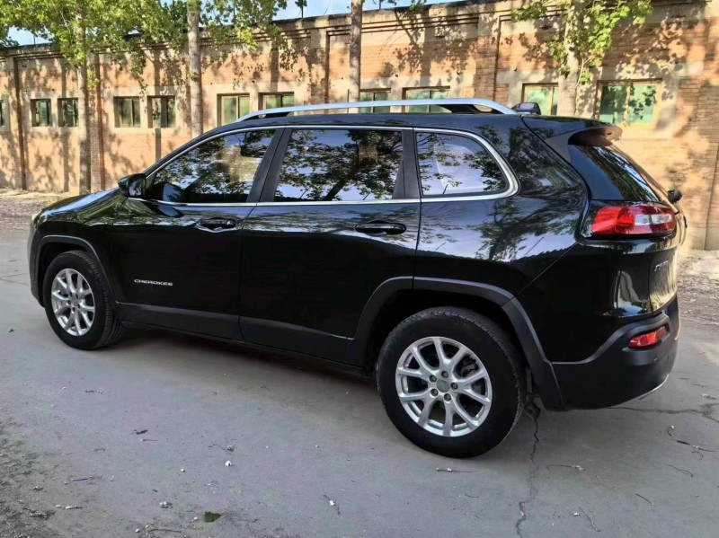 保定17年Jeep自由光4