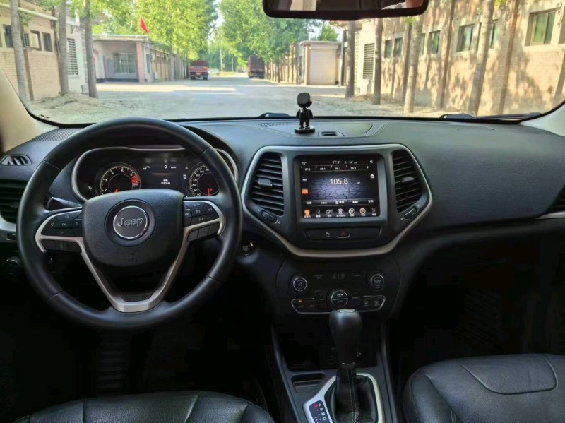 保定17年Jeep自由光5