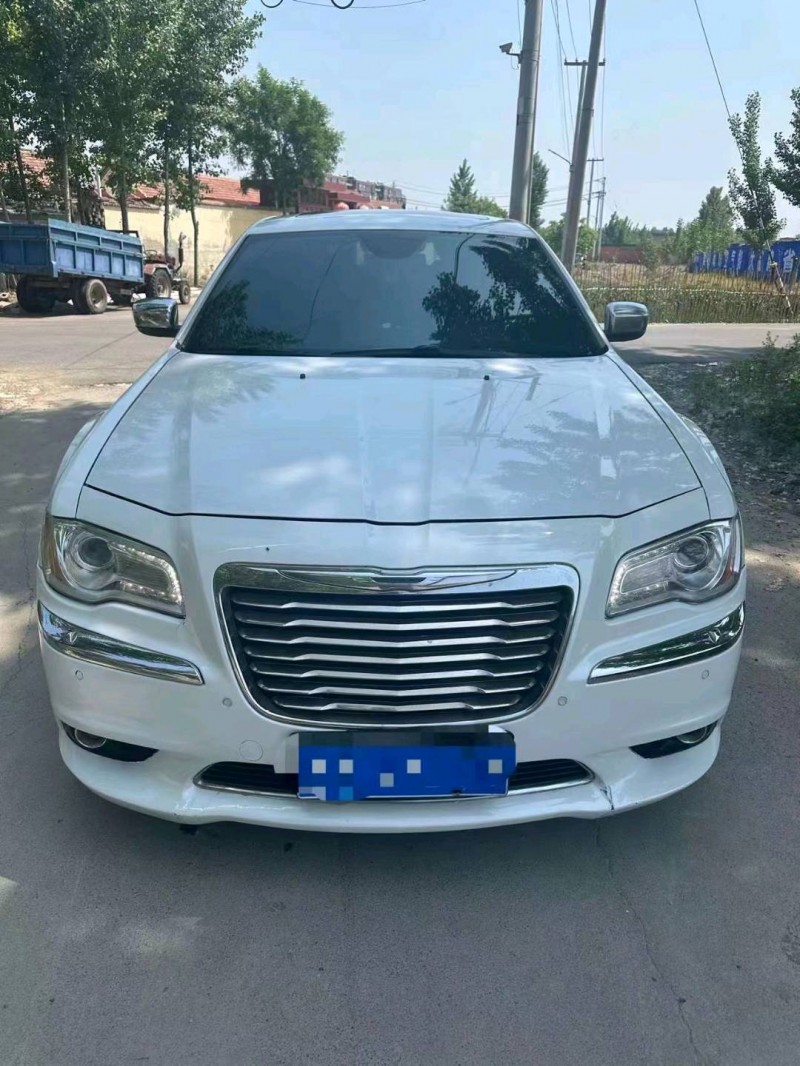 东营14年克莱斯勒300C1