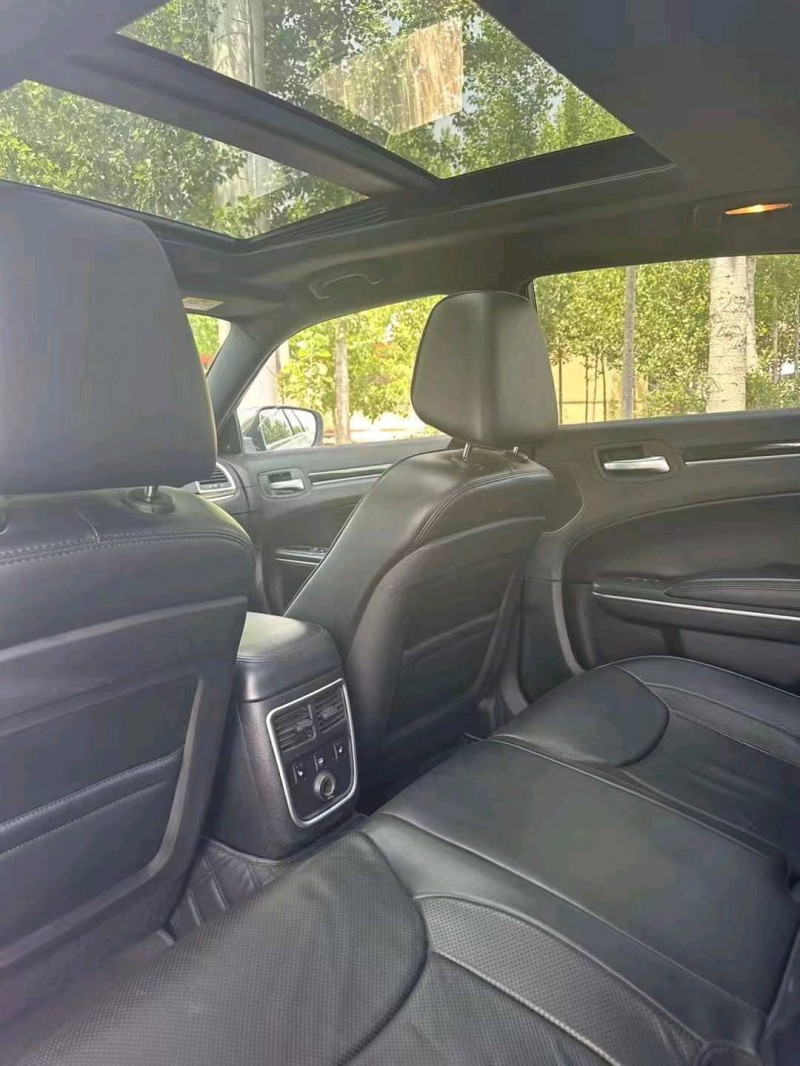 东营14年克莱斯勒300C4