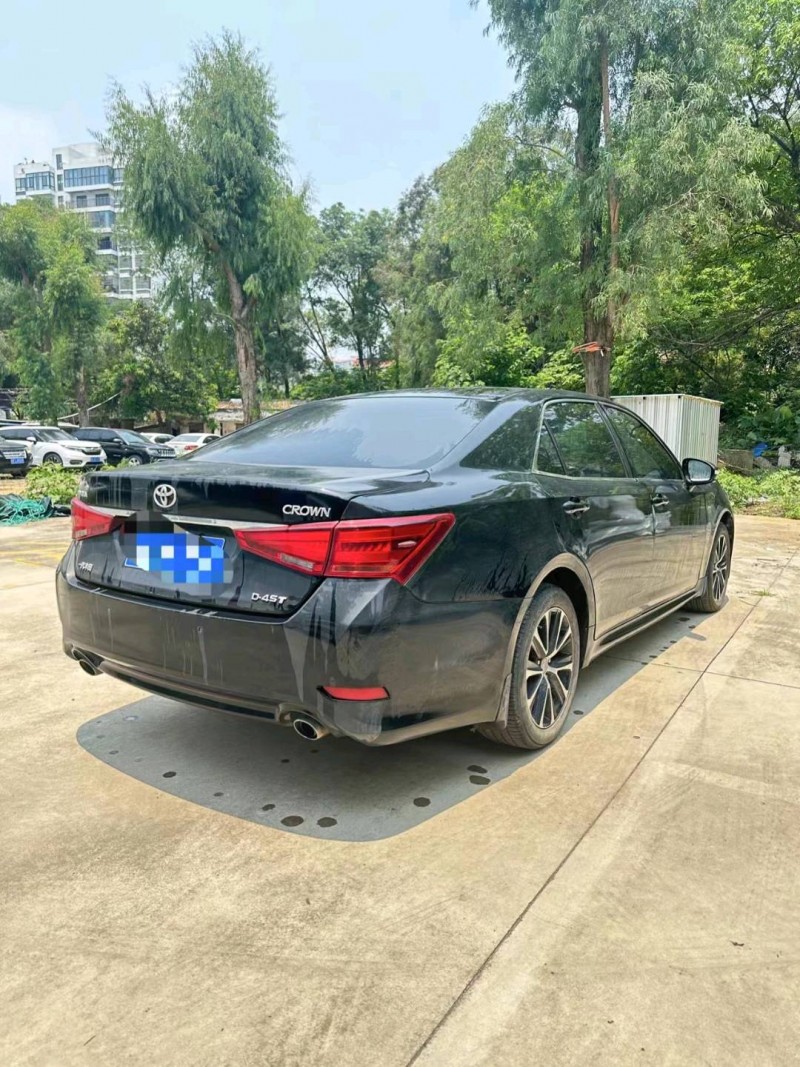 南宁18年丰田皇冠5