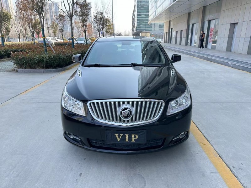 济宁12年别克君越1