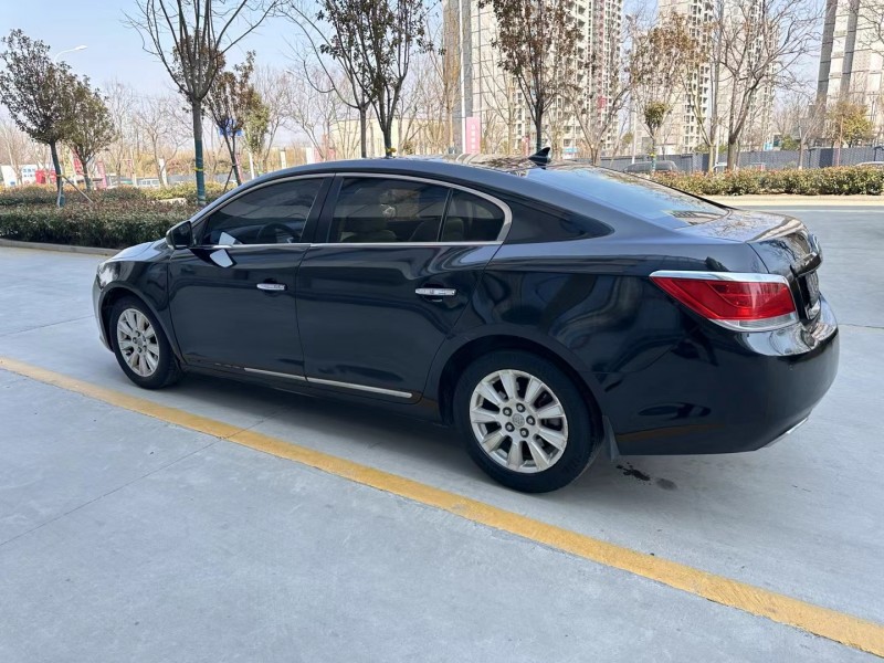 济宁12年别克君越4