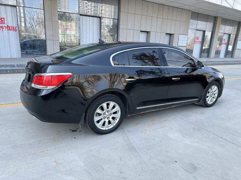 济宁12年别克君越5