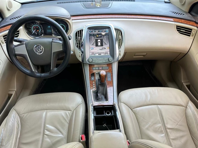 济宁12年别克君越8