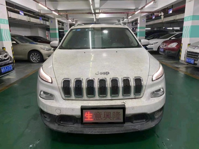 邵阳17年Jeep自由光1