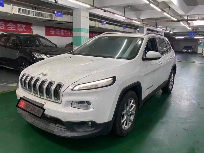 邵阳17年Jeep自由光2