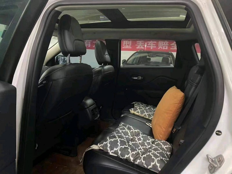 邵阳17年Jeep自由光5