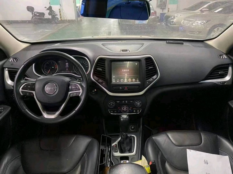 邵阳17年Jeep自由光6