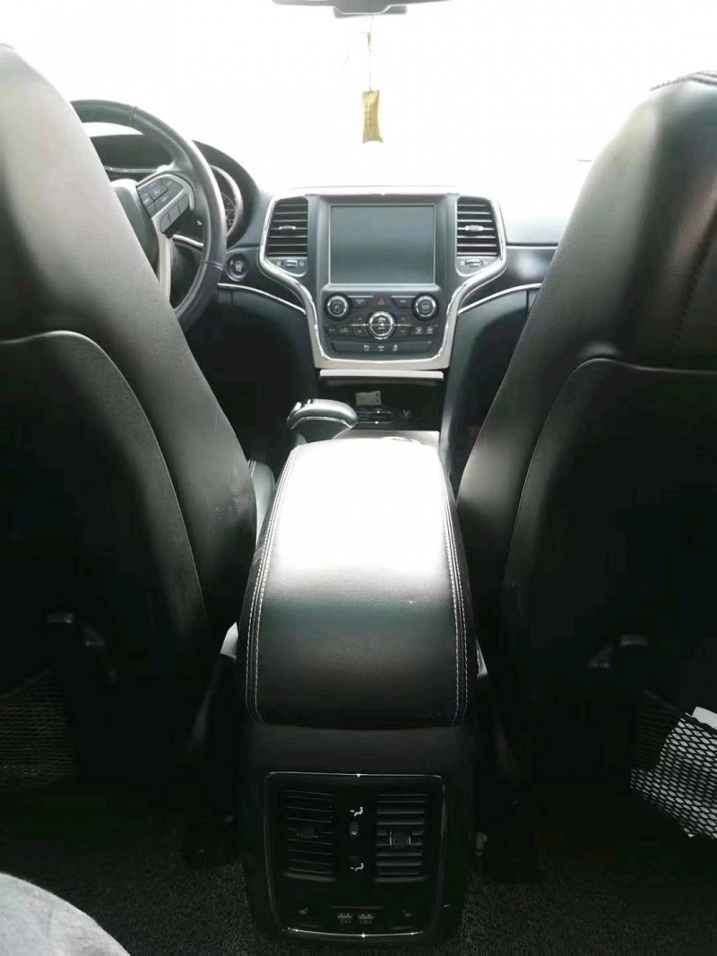 汕头15年Jeep大切诺基6