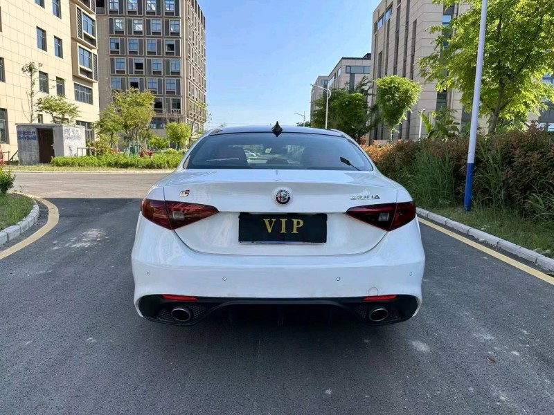 徐州21年阿尔法·罗密欧Giulia9