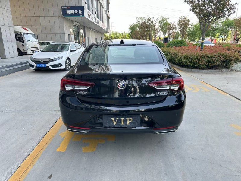 济宁23年别克君威9