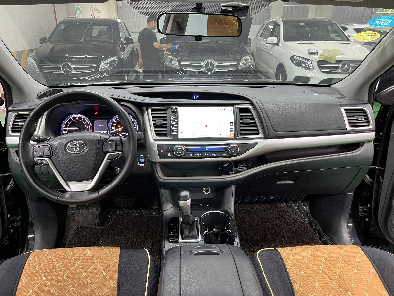 成都17年丰田汉兰达3