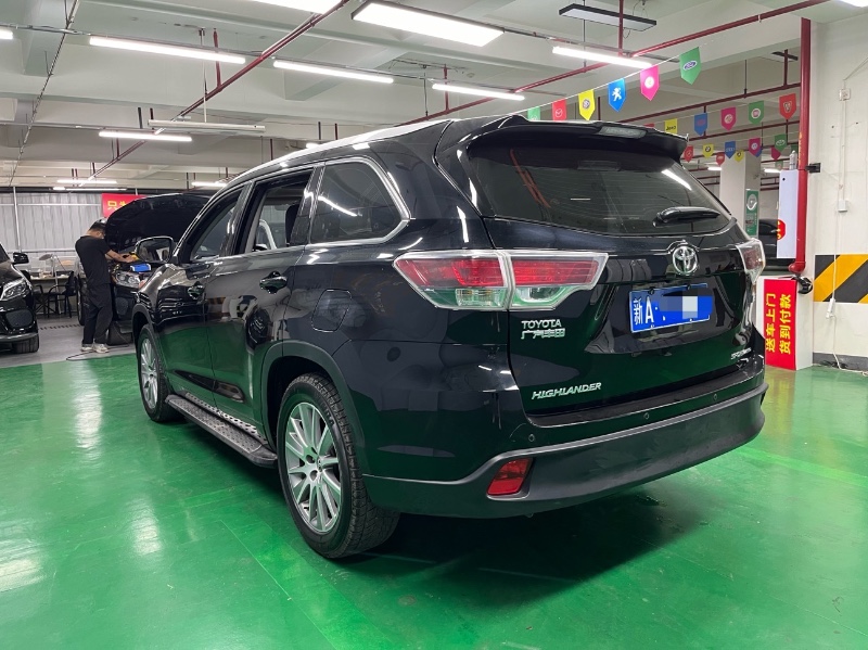 成都17年丰田汉兰达6