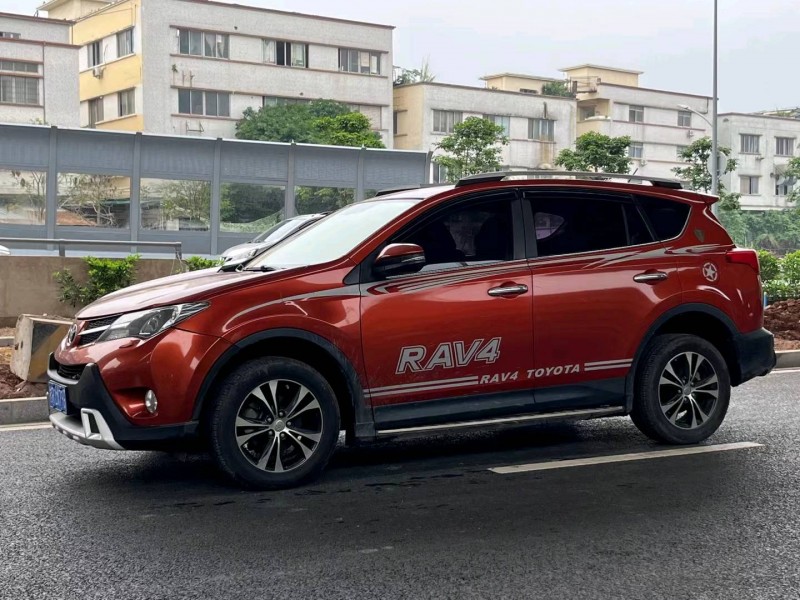 广州14年丰田RAV42