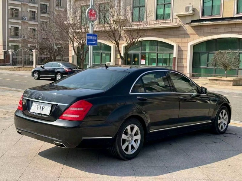 东营11年奔驰S4