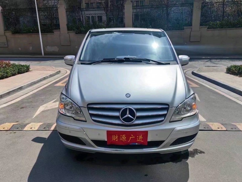 东营17年奔驰唯雅诺1