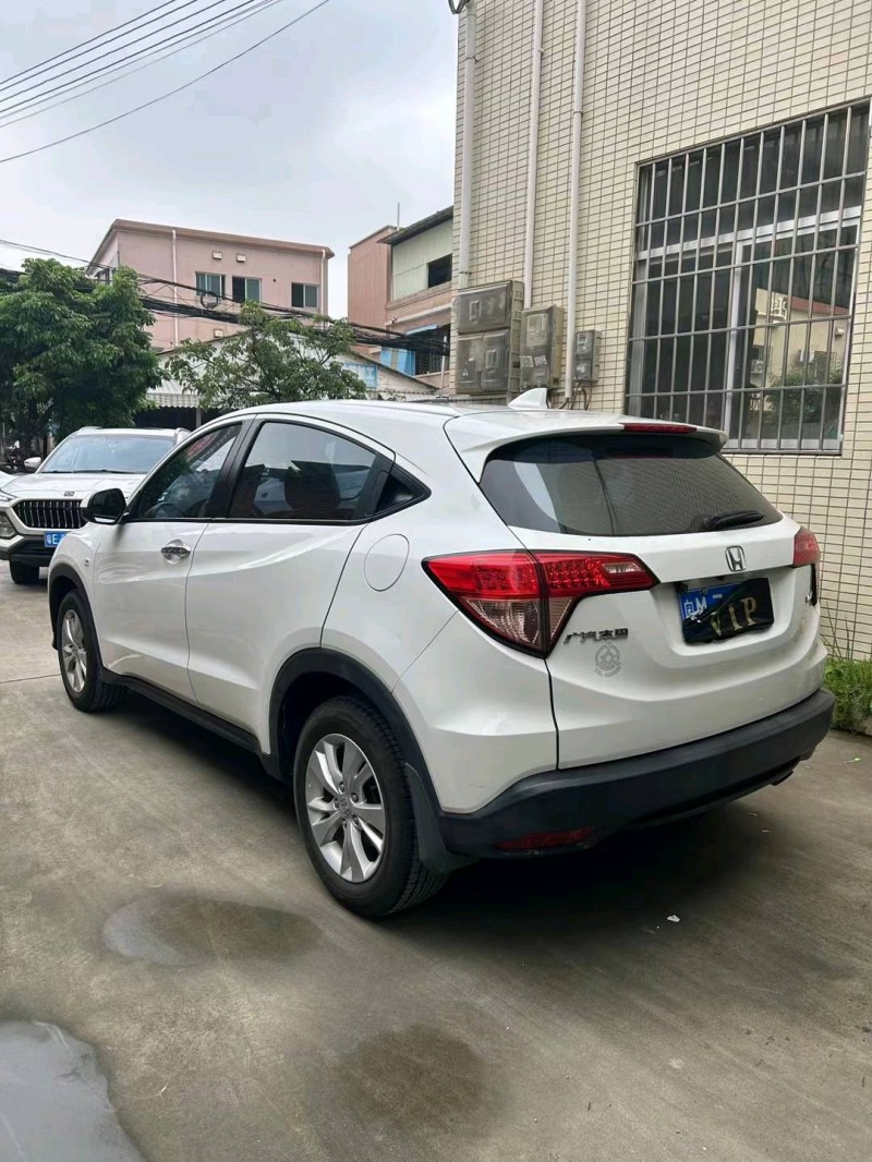 中山19年本田缤智8