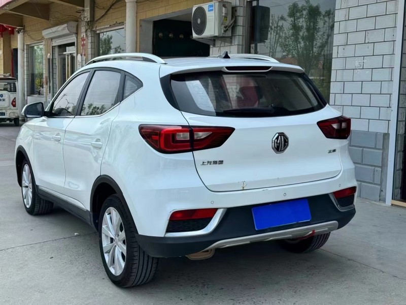 济宁17年名爵ZS4