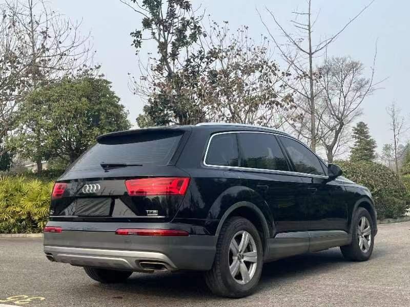 甘孜17年奧迪Q73