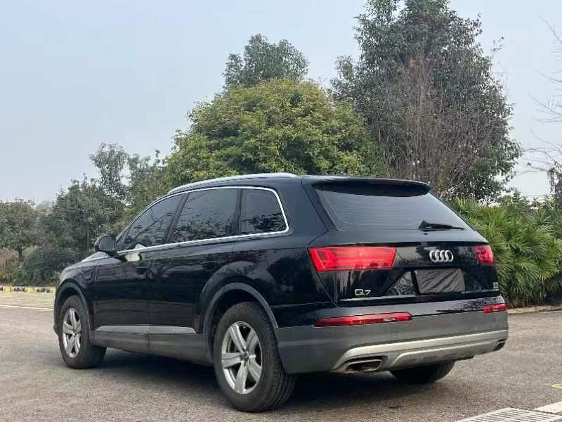 甘孜17年奧迪Q74