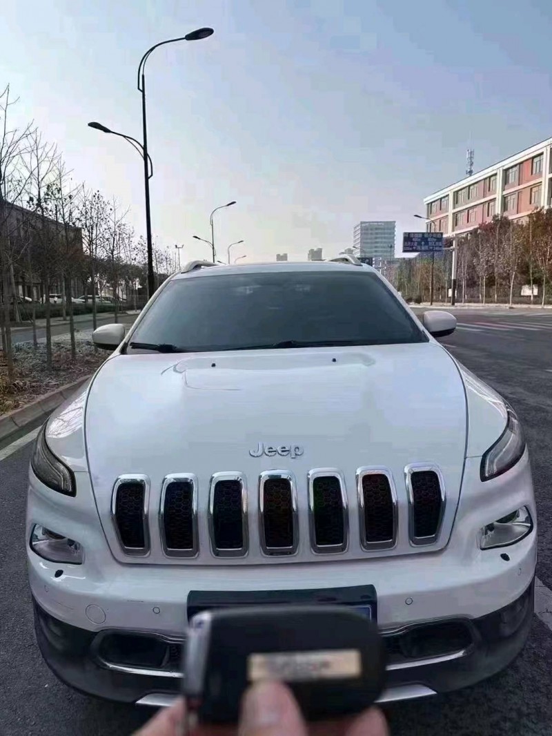 淮南17年Jeep自由光1