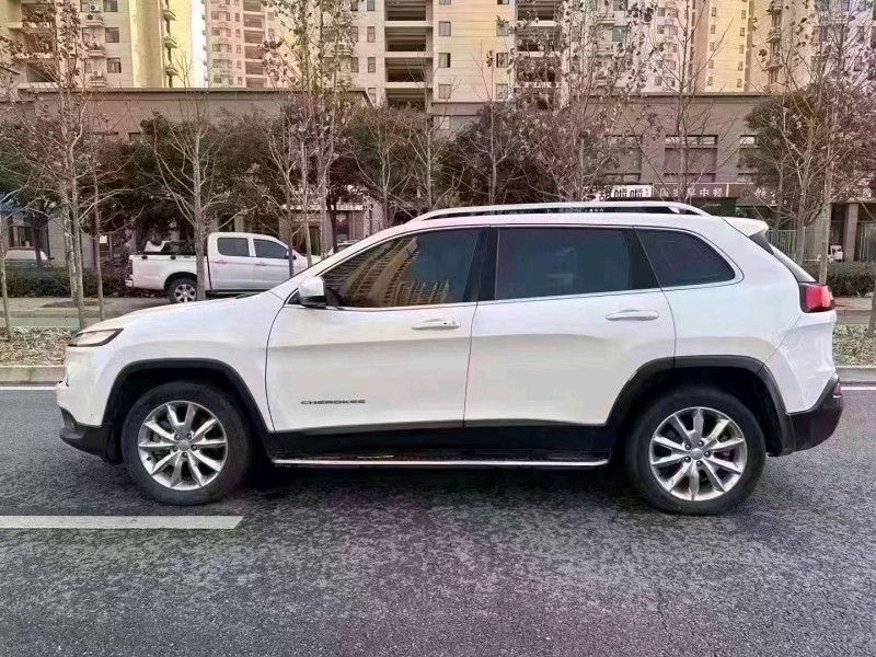 淮南17年Jeep自由光3