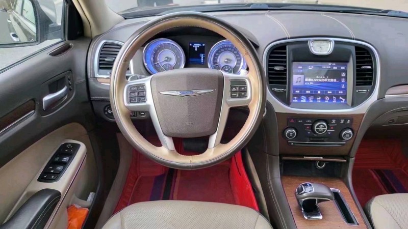 邢台13年克莱斯勒300C8