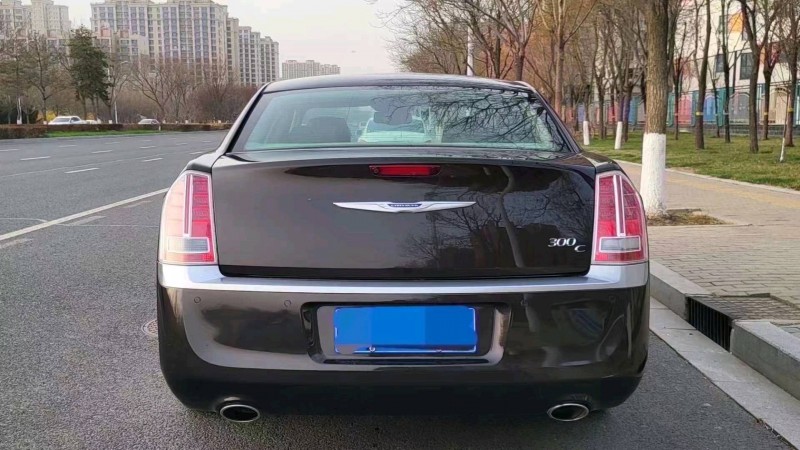 邢台13年克莱斯勒300C9