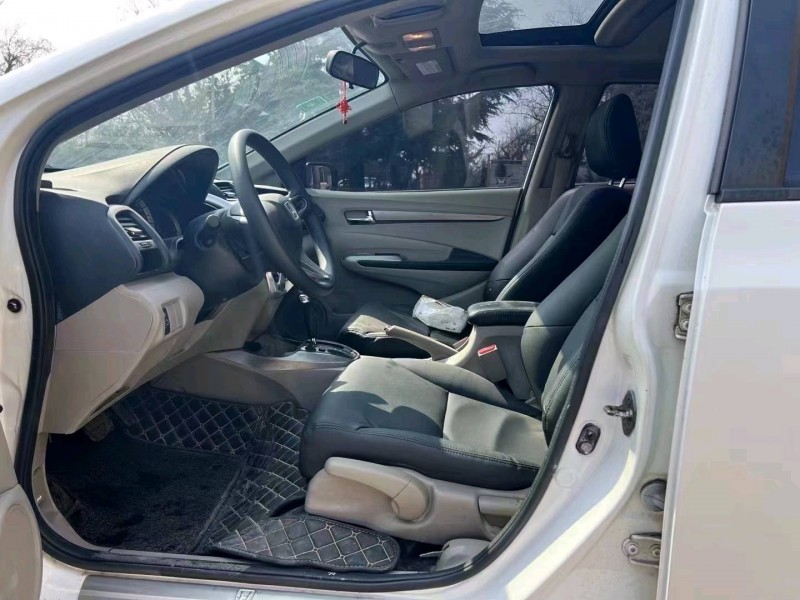 济南13年本田锋范4