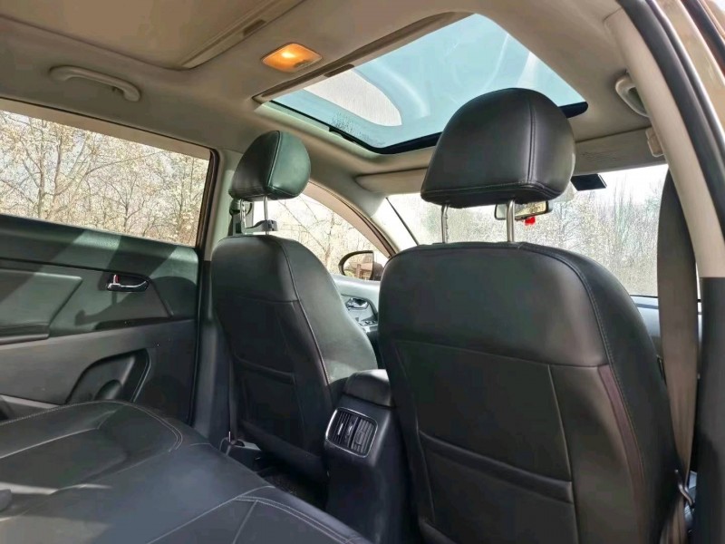 济南14年起亚智跑6