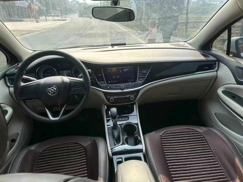 东营21年别克威朗4