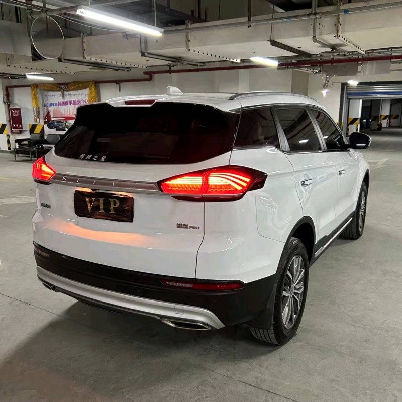 成都21年吉利博越9