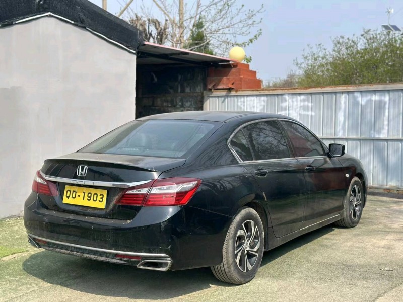 青岛18年本田雅阁7